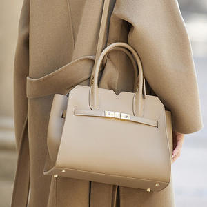 Genuine <b>Soft</b> Leather Handbag Luxury Women's <b>Bag</b> Large Capacity Tote <b>Bag</b> Platinum <b>Crossbody</b> <b>Bag</b> with Open Closure - Product Image 2