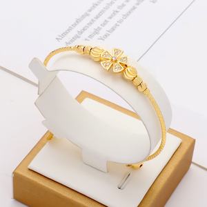 Juego de Brazaletes JXX Pretty Fashion, Cinco Piezas, Diferentes Estilos, Chapado en Oro de 24k - Product Image 6