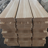 Panel de Techo de PVC Laminado con Acabado de Madera de Roble Claro, Revestimiento Decorativo Interior Encastrable para Hogar, Hotel y Oficina