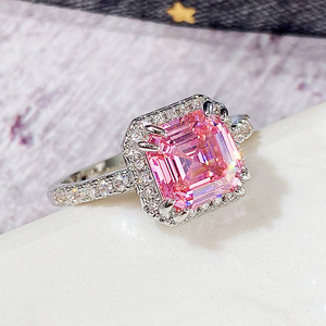 Anello a Forma di Quadrato Principessa, Design Elegante per Donne - Product Image 4