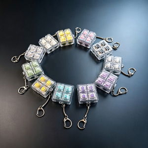 Llavero Creativo con 4 Teclas Cuadradas 2x2, Mini Teclado, Interruptores Táctiles Silenciosos con Luz de Colores, Colgante Fidget Clicker - Product Image 2
