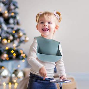 Suministros de Alimentación para Bebés al por Mayor, Babero de Entrenamiento Impermeable Navideño, Juego de Platos y Chupetes, Baberos de Silicona para Bebés con Diseño de Bandana de Algodón - Product Image 3