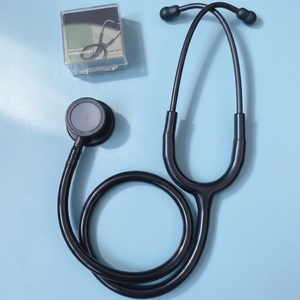 Estetoscopio Portátil Disponible en Negro, de Acero Inoxidable, con Doble Cabeza, para Cardiología, con Gancho para la Oreja - Product Image 4