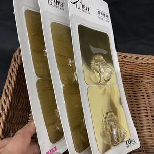 Paquete de 2 ganchos adhesivos dorados, ganchos domésticos para uso diario, ganchos para baño y cocina, sin necesidad de taladrar, venta al por mayor a un yuan. - Product Image 4