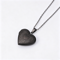 Ywyougang Collier médaillon cœur vintage en acier inoxydable gravable, chaîne à maillons plaquée or, pendentif photo pour femme, cadeau commémoratif