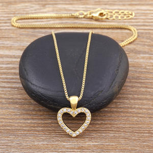 UM JEWELRY Cadena de Eslabones de Cobre Chapado en Oro de 18K con Forma de Corazón Hueco Elegante de Alta Calidad y Circonita Cúbica, Engaste de Garra, Regalo Romántico - Product Image 4
