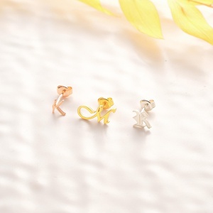 Nouvelles boucles <span class=keywords><strong>d</strong></span>'oreilles en acier inoxydable plaqué or première lettre personnalisée boucles <span class=keywords><strong>d</strong></span>'oreilles personnalisées lettre cadeau <span class=keywords><strong>d</strong></span>'anniversaire de Noël - Product Image 3