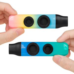 Nuevo producto de diseño Mini flauta Tik Tok acompañamiento en vivo Simple niños adultos instrumento Musical portátil Color degradado Kazoo - Product Image 4