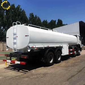 Nuovo Camion HOWO 8x4 per Trasporto Carburante con Asse Posteriore Regolabile, Serbatoio in Acciaio Inox da 28m3, 351-450HP per Miniera e Strade Difficili - Product Image 3