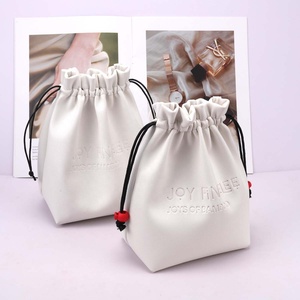 Bolsa de cosméticos de cuero PU con base cuadrada en relieve al por mayor, pequeña, blanca, para viaje, almacenamiento de brochas de maquillaje y dulces, con cordón. - Product Image 6