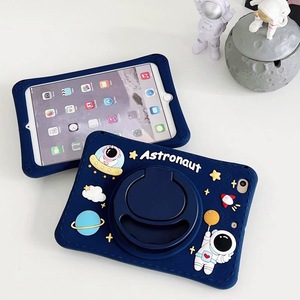 เคสแท็บเล็ตเด็ก 3D ลายการ์ตูนนักบินอวกาศสำหรับไอแพดซิลิโคนอ่อนนุ่มกันกระแทกพร้อมขาตั้งหมุนได้ 360 องศาสายสะพายไหล่ปรับได้ - Product Image 4