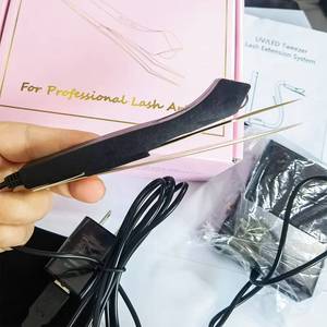 แหนบต่อขนตาแบบพกพาพร้อมไฟ LED UV ยี่ห้อ Private Label พร้อมฐานรองที่มั่นคงสำหรับการต่อขนตาแบบมืออาชีพ - Product Image 3