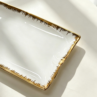 Assiette rectangulaire en céramique et porcelaine avec bord doré, plat de service pour steak, banquet d'hôtel, cadeaux d'affaires, dessert, bord ondulé