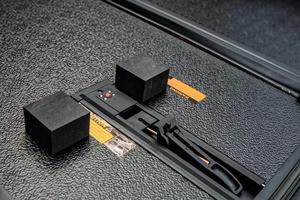La tapa de tres pliegues impermeable de aluminio más vendida 100% compatible con <span class=keywords><strong>Nissan</strong></span> <span class=keywords><strong>Navara</strong></span> Np300 Frontier D23 camioneta Hard Tonneau Roll Ranger - Product Image 2