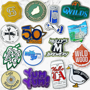 Broche en métal personnalisée avec logo d'entreprise pour événement d'équipe, épingles à revers en émail doux personnalisées en gros - Product Image 1
