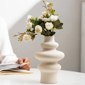 Vase à fleur circulaire de luxe léger de haute qualité pour décoration intérieure ensemble de 3 vases en céramique en forme de <span class=keywords><strong>tour</strong></span> blanche pour le bureau, l'hôtel et le mariage - Product Image 2
