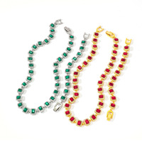 Collier chaîne Hip Hop Europe et Amérique en alliage plaqué argent, incrusté de strass étincelants, avec maillons carrés rouges et émeraudes
