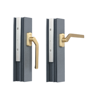 Maniglia Angolata AT027 in Acciaio Inox <span class=keywords><strong>con</strong></span> Finitura PVD Oro, Base Rettangolare, Meccanismo di Bloccaggio Multipunto <span class=keywords><strong>per</strong></span> <span class=keywords><strong>Finestre</strong></span> - Product Image 1