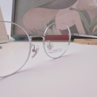 Gafas Unisex de Diseño Delgado y Texturizado con Montura Completa Redonda Ultraligera y Moderna, Patrón Geométrico, Lentes de PC de Alta Gama 91917