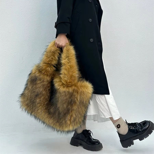【FILTH】HAIRY FUR OVERSIZED SHOULDER BAG FILTH HAIRY FUR OVERSIZED SHOULDER BAG