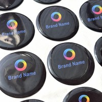 Autocollants ronds personnalisés en époxy noir avec logo imprimé argenté