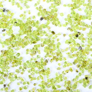 Venta al por Mayor de Virutas de Cristal de Alta Calidad de 3-5 mm, Virutas de Olivino Verde Natural - Product Image 3