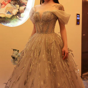 ชุดราตรีเจ้าหญิงดูไบทรงเอไลน์ประดับพู่สีเงินประกายสำหรับงานเลี้ยงงานแต่งงานงานหมั้นของผู้หญิง SZ534-1ขนนก3D - Product Image 2