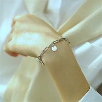 Bracelet élégant en acier inoxydable double couche, étanche et inaltérable, avec breloque disque rond minimaliste pour femme