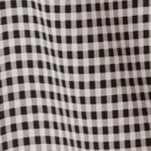 Ensemble pyjama élégant haut de gamme pour femme : caraco et short à carreaux noirs, confortable pour dormir et se détendre - Product Image 4