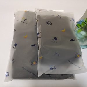 Sac plastique personnalisable à fermeture éclair avant transparent recyclable pour vêtements avec votre propre logo - Product Image 3