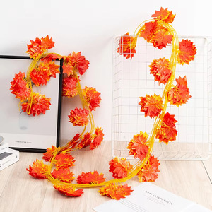 Guirlande artificielle d'érable à 30 feuilles en soie rouge, décoration intérieure pour Halloween et Noël, plante décorative verte - Product Image 3