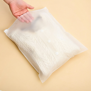 Sac à fermeture éclair personnalisé écologique Shandong HC PACK, imprimé, avec poignée, noir mat, emballage compostable, sac à fermeture éclair pour vêtements - Product Image 1