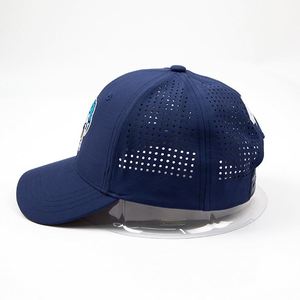 Gorra de Béisbol OEM de Poliéster con Estructura Frontal Rígida, Orificios Láser, Logos Bordados, Visera Plana, Gorra Personalizada de Estilo Urbano - Product Image 3
