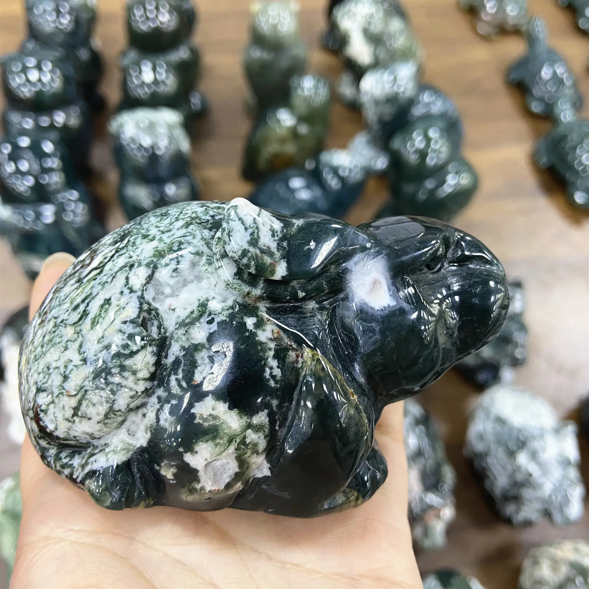 Venta caliente al por mayor de piedras preciosas naturales de cristal de curación piedras de ágata de musgo conejo