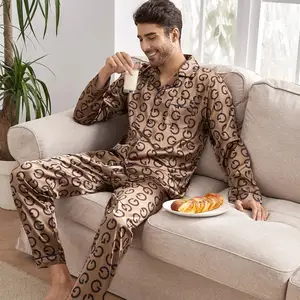 Allover-Pijama de satén de manga larga para hombre, ropa de dormir de lujo con letras gráficas, de seda