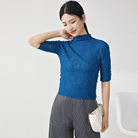 Haut plissé pour femme en gros, texture bulle en relief, col montant, haute extensibilité, style Miyake