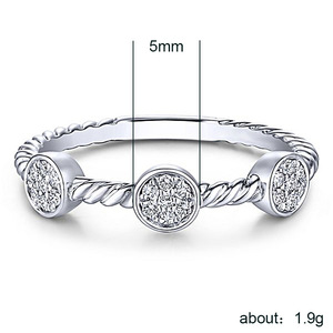 Anello con Cristalli Intrecciati per Donne, Accessorio di Moda Minimalista per Uso Quotidiano - Product Image 5