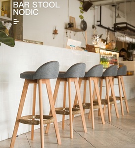 Silla Taburete de <span class=keywords><strong>Bar</strong></span> Giratoria de Madera para Isla de Cocina, Restaurante o Pub Estilo Nórdico con Tela de Lino para Mostrador Alto - Product Image 5