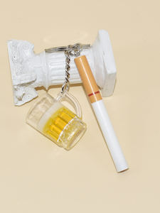 Porte-clés Charme de Sac pour Femme en Forme de <span class=keywords><strong>Tasse</strong></span> de Bière Jaune au Design Mignon avec Cigarette – Prix de Gros - Product Image 5