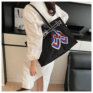 Sacs fourre-tout tendance pour femmes, grande capacité, sacs de shopping en polyester, sac à main pour femmes - Product Image 1
