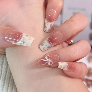 Vente en gros usine : Nouveaux faux ongles d'été mignons, prêts à poser, faciles à appliquer directement sur les doigts - Product Image 1