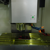 Centre d'usinage vertical CNC VMC1160, machine de fraisage CNC robuste pour le traitement de pièces automobiles
