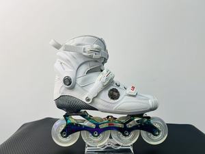 Set Completo <span class=keywords><strong>Pattini</strong></span> a Rotelle Professionali in Fibra di Carbonio per Slalom e Pattinaggio di Velocità <span class=keywords><strong>con</strong></span> Telaio in Lega di Alluminio LS-8PRO - Product Image 6