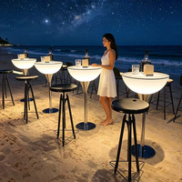 LED-Batteriebetriebenes Bodenmontiertes Bar-Tisch-Hocker-Set RGB Farbwechsel Wasserdichte PE-Möbel Leuchtender Cocktailtisch für Draußen