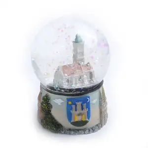 Sfera di cristallo di alta qualità personalizzata in resina di vetro Mini Snow Globe Castle Souvenir personalizzato