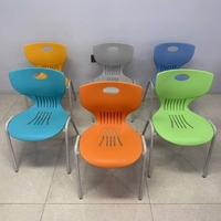Ensemble de mobilier scolaire moderne de haute qualité pour salle de classe, centre de formation, bureau d'étude pour étudiants et chaise en plastique