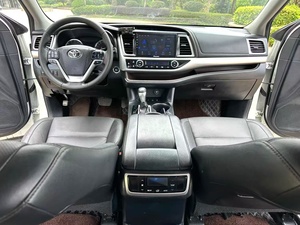 รถ SUV ปี 2015 ขับเคลื่อนสี่ล้อ เบาะหนัง ภายในสีเข้ม ยาง R19 หลังคาซันรูฟแบบพาโนรามา 7 ที่นั่ง - Product Image 2
