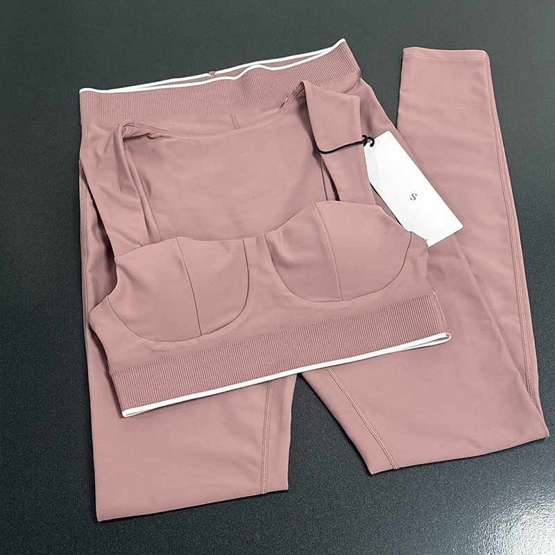 Wholesale Women's High-Waist 2-Piece Yoga Set Seamless Quick-Dry Breathable Eco-Friendly Spandex/Nylon Sports Bra Leggings Front
