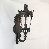 Applique murale extérieure rétro Crown en bronze noir, étanche, avec verre grainé, pour villa, vente en gros, personnalisable, OEM, directement de l'usine, inspectée par le contrôleur de qualité