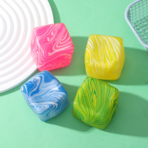 Pelota Deportiva TPR Cuadrada con Purpurina de Maltosa, Juguete Blandito Antiestrés Perfecto para Todas las Edades, Momentos Relajantes en Casa u Oficina - Product Image 1